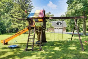 7,100 Sq Ft Retreat w/ Gazebo + Koi Pond in Wayne! - Interiør