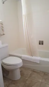 Bristlecone Motel - Bathroom
