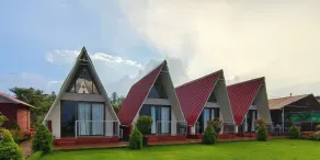 StayLeisurely Rhythm Eco and Agro Stays Wellness Centre Panchgani Mahabaleshwar - Utsikt från rummet