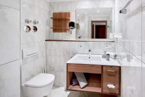 Maximilian Appartements - Bathroom