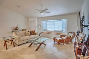 Pool Access & Beach Gear! Canalfront Naples Home - Interiör