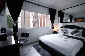 Thonglor Suites Hotel - Chambre