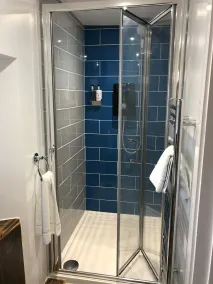 The White Hart - Bathroom