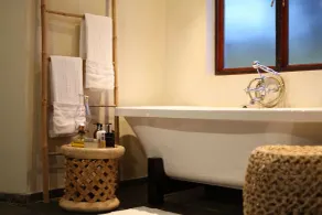 Ivory Wilderness River Rock Lodge - Badezimmer