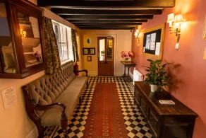 Donington Park Farmhouse Hotel - Vestíbulo
