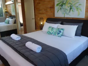 Sunseeker Motel - Room