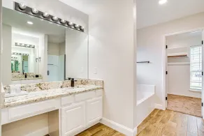 Spacious 5-bedroom villa in welcoming Burleson with WiFi, AC - Innvendig