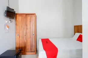 RedDoorz Plus Syariah near Stasiun Tegal 2 - Chambre