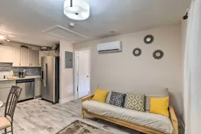 Inviting Apartment < 2 Mi to Riviera Beach! - Interiör