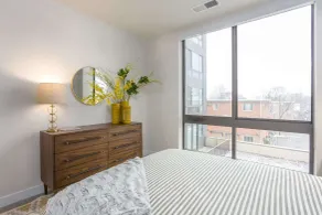 Global Luxury Suites Clarendon Metro - Room