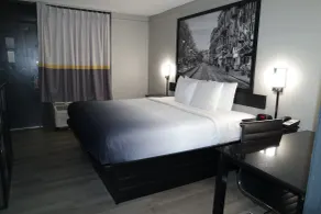 Super 8 by Wyndham Savannah - Chambre