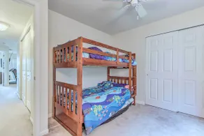 Community Pool & Dock: Lake of the Ozarks Condo! - Interiör