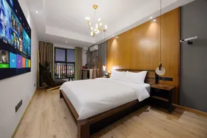 J&H Invis High Rise Panoramic Art Hotel - Zimmer