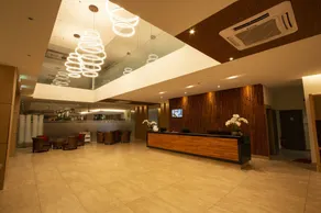 AZ Hotel & Serviced Apartments - Rezeption
