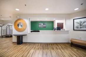 HomeTowne Studios by Red Roof St. Louis - Airport/ N Lindbergh - Réception