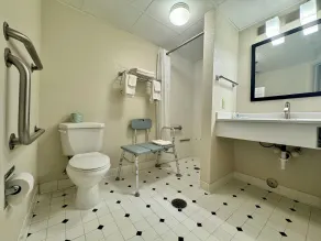 Quality Inn & Suites Alexandria - Salle de bain