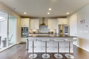 Snoqualmie Townhome w/ Balcony & Mountain Views! - Intérieur