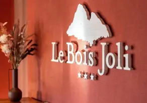 Hôtel Restaurant Le Bois Joli et SPA - Rezeption