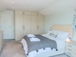 Mündungsansicht (Haus und Nebengebäude), DARTMOUTH - Zimmer