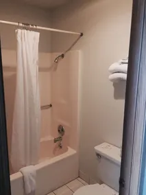 Country Inn Bolivar - Badezimmer