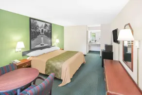 Super 8 by Wyndham Mobile - Room