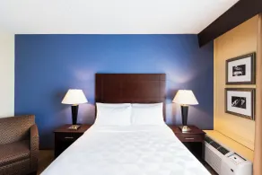 Holiday Inn South Plainfield-Piscataway by IHG - Room