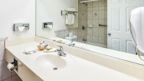 Sunset Motel - Bathroom