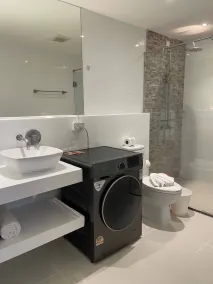 B11 Sunset Plaza Partial Seaview 1 Bedroom 1 Bathroom With Large Jaguzzi - Bathroom