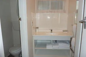 Colonial Inn Motel - Baño