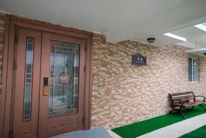 Residence Lodge - Interior entrance