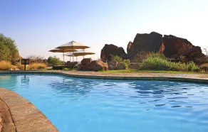 Twyfelfontein Country Lodge - Piscina