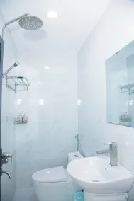 Gia Bảo Hotel Thủ Đức - Bathroom