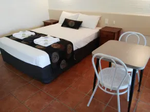 Gladstone Motel - Room
