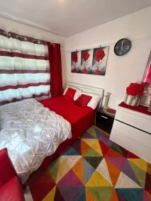Charming London Guest Room with Garden BBQ - Room