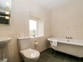 Beckwood - Bathroom