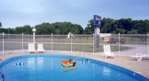 Monticello Inn - Monticello, Indiana - Pool