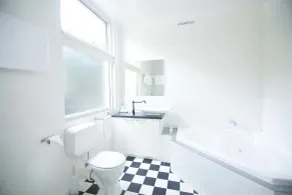 Siesta Central Apartments - Bathroom
