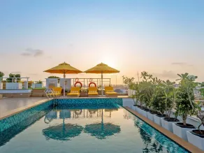 Bloom Hub l WEH Andheri - Pool
