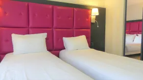 Logis Hôtel Saint Guirec Et De La Plage - Room