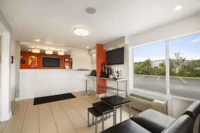 Super 8 by Wyndham Ormond Beach - Hall