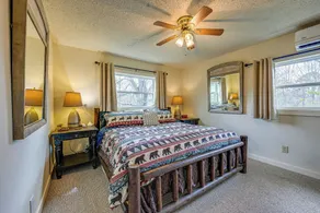 Unwind w/ Shared Hot Tub: Cozy Whittier Getaway - Innvendig