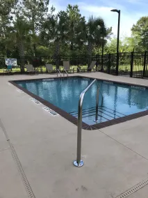 Comfort Suites Summerville - Piscine