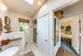 Waterfront Gem w/ 2 Patios on Camano Island - Interiör