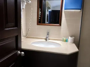 Hadrianus Pansion - Bathroom