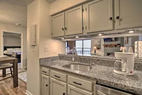 Hike, Ski & More! Modern Sugar Mtn Condo w/ Deck - Interiør