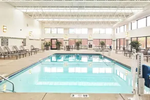 Delta Hotels by Marriott Minneapolis Northeast - Piscine