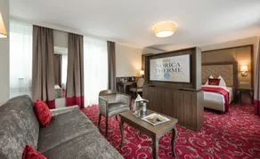 Hotel Norica - Thermenhotels Gastein mit dem Bademantel direkt in die Therme - Chambre