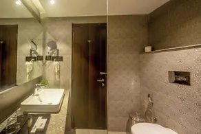 Olive Hotel MG Road Dunsvirk Inn by Embassy Group - Bathroom