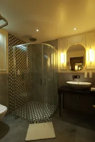 The Aurtus - Badezimmer