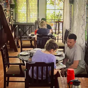 Reds Residency - Homestay - Restaurante